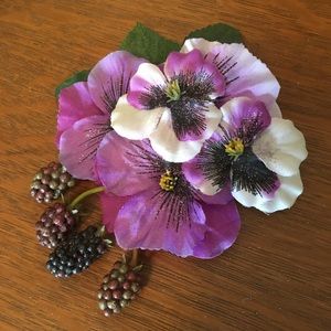 Retro Pin-Up style hair clip - pansys